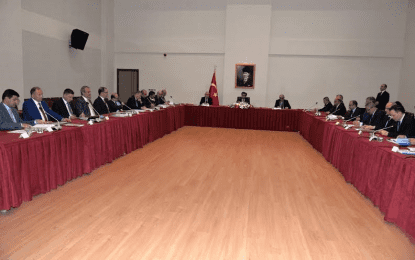 Vali  Hasan Basri Güzeloğlu başkanlığında İlimizdeki Göçmenlerin Sorunları ile İlgili toplantı gerçekleştirildi