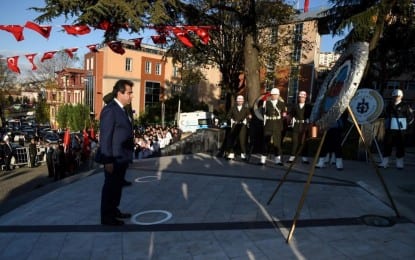 Atatürk’ü Anma Programı Güzeloğlu’nun Çelenk Sunumu ile başladı