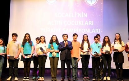 Vali Güzeloğlu, 2017 yılı 2’nci TEOG sınavında derece yapan altın çocuklara ödüllerini törenle  verdi