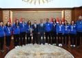 Şampiyon Kadın Basketbol takımı sporcuları Vali Hüseyin Aksoy’u ziyaret etti