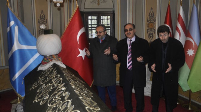 Artvinliler Dernek Başkanı Kalyoncu ve Ekibi Ertuğrul Gazi Türbesinde