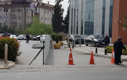 Vatandaş Darıca Belediyesi’nin girişini kapattı