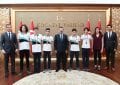 Ortaokullar Arası Türkiye Yüzme Finallerinde Dereceye Giren Öğrenciler Vali Hüseyin Aksoy’u Ziyaret Etti