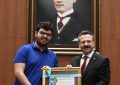 Vali Aksoy;  üksek Öğretim Kurumları Sınavlarında İlk 1000’e Giren Öğrencileri Ödüllendirdi