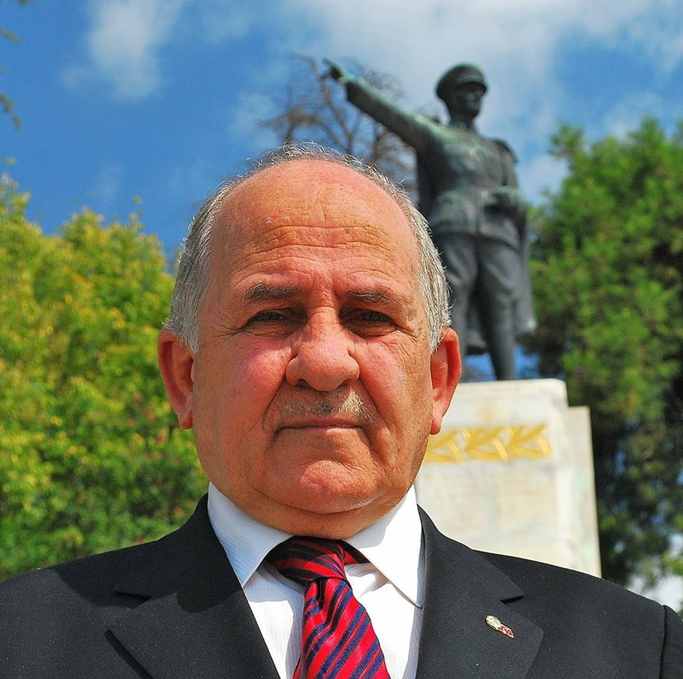 Atatürkçü Düşünce Derneği Başkanı Ahmet Kavaz Zeki Aygün’e Yüklendi