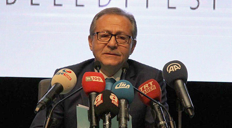 Ağlayarak istifa eden AKP’li eski başkandan Babacan’a destek