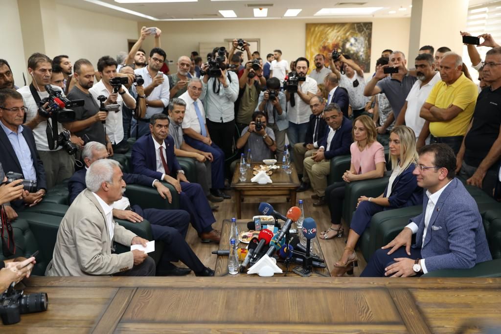 İmamoğlu, Diyarbakır’da Ahmet Türk ve Selçuk Mızraklı ile buluştu