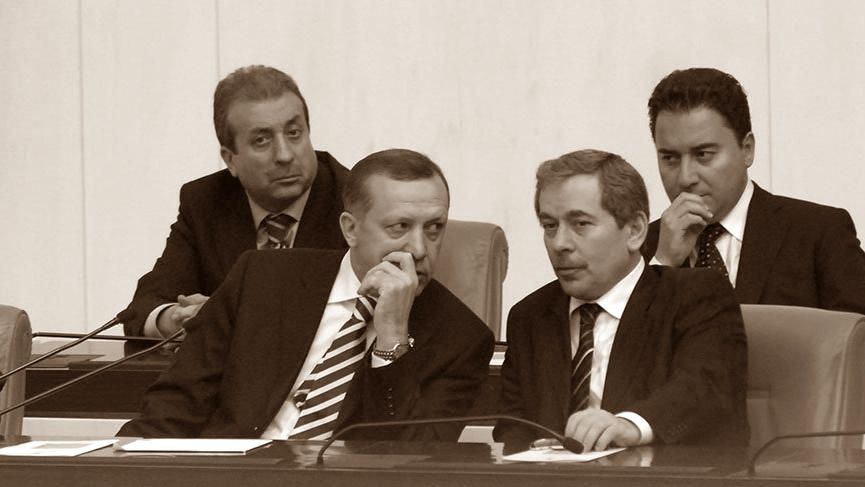 Şener’den Erdoğan’a: Laf yetiştireceğine köşesine çekilip otursun!