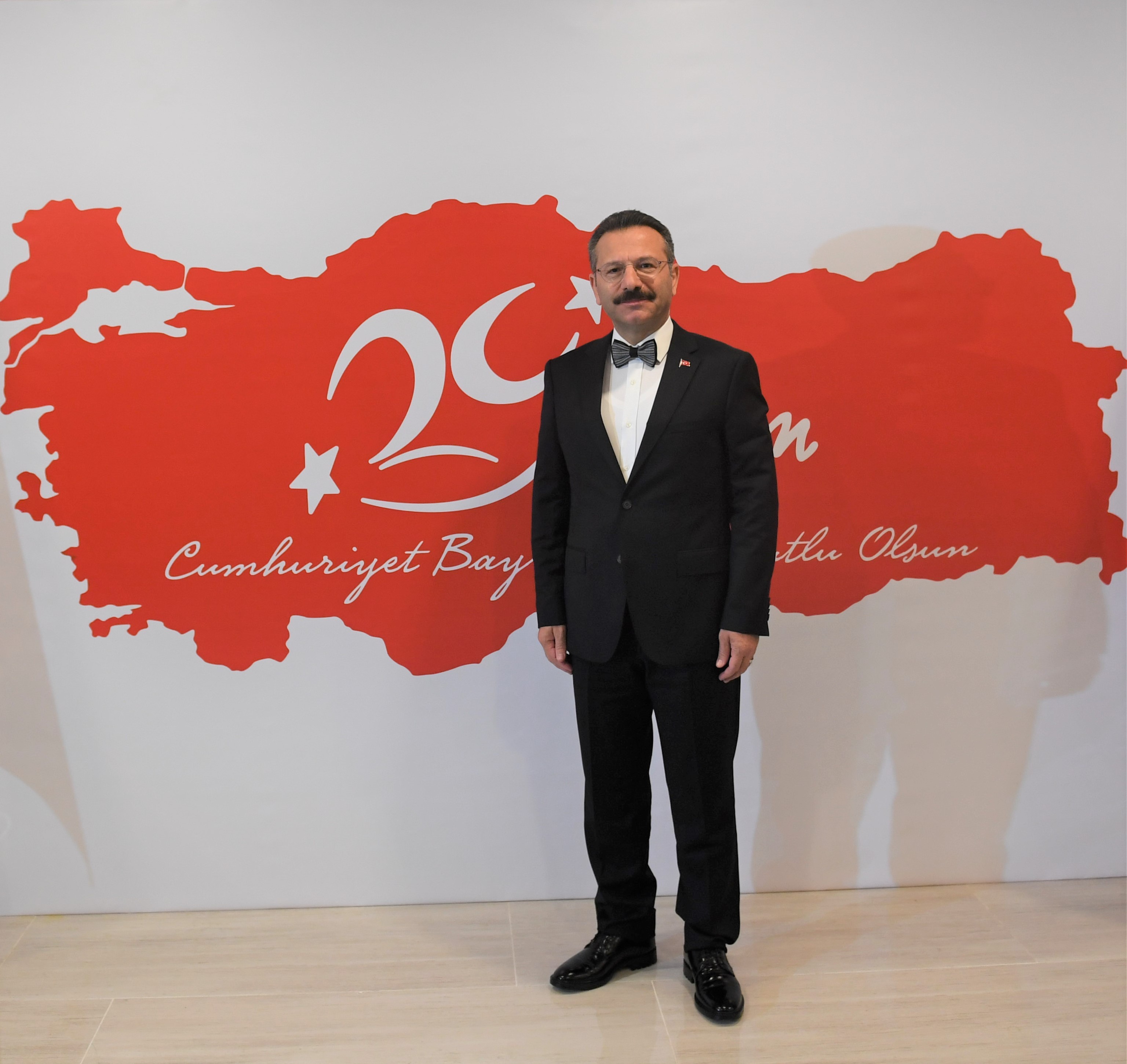 KOCAELİ VALİSİ  HÜSEYİN AKSOY’UN 29 EKİM CUMHURİYET BAYRAMI MESAJI