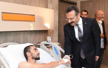 Vali Hüseyin Aksoy,  Hastanede Tedavi Gören Gazimiz Uzman Çavuş Ramazan Ural’ı Ziyaret Etti