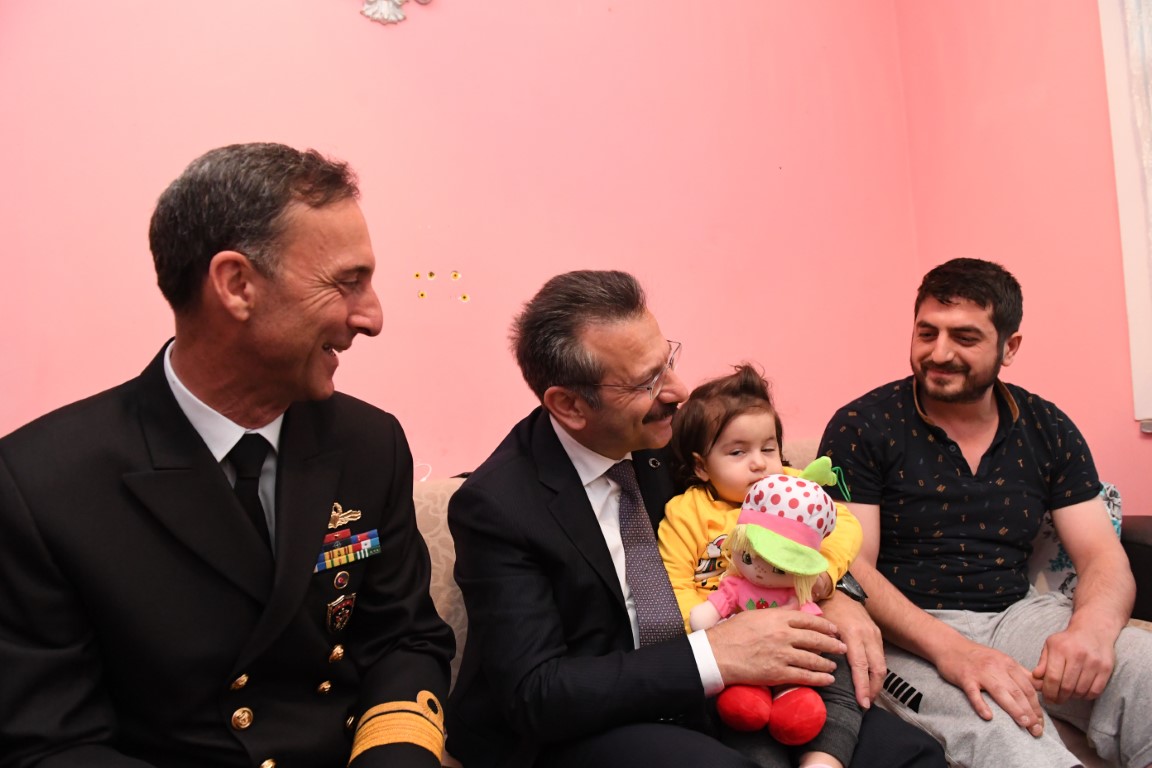 Vali Hüseyin Aksoy, Gebze İlçesinde Evinde Tedavi Gören Gazi Piyade Uzman Çavuş Hasan Akgül’ü Ziyaret Etti