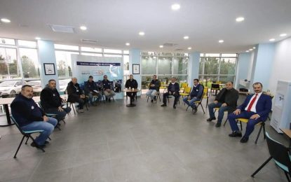 Hizmet-İş Sendikası Kocaeli Şube Başkanı İdris Ersoy, Büyükşehir Kriz masasında görev yapan personeli ziyaret etti
