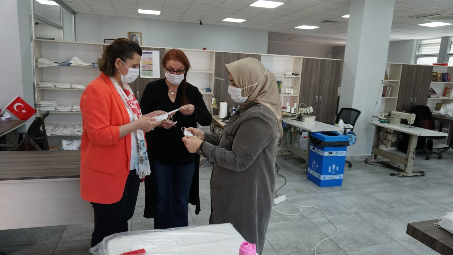 Başkan Hürriyet esnaf ve vatandaşa maske dağıtım müjdesi