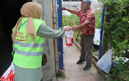 İzmit Belediyesi Sanayi Mahallesinde sağlık için vatandaşın kapısını çaldı
