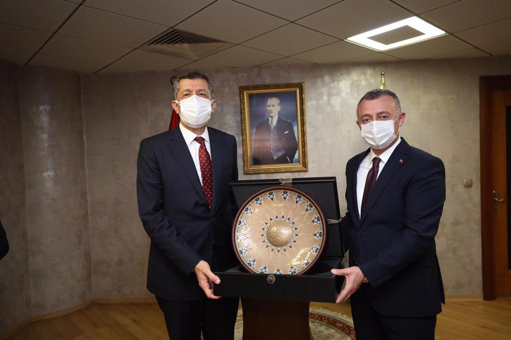 Bakan Selçuk’tan Başkan Büyükakın’a ziyaret