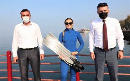Serbest dalış şampiyonu Şahika Ercümen, İzmit Körfezi’ne daldı