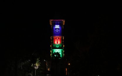 İzmit Saat Kulesi Azerbaycan bayrağı renklerine büründü