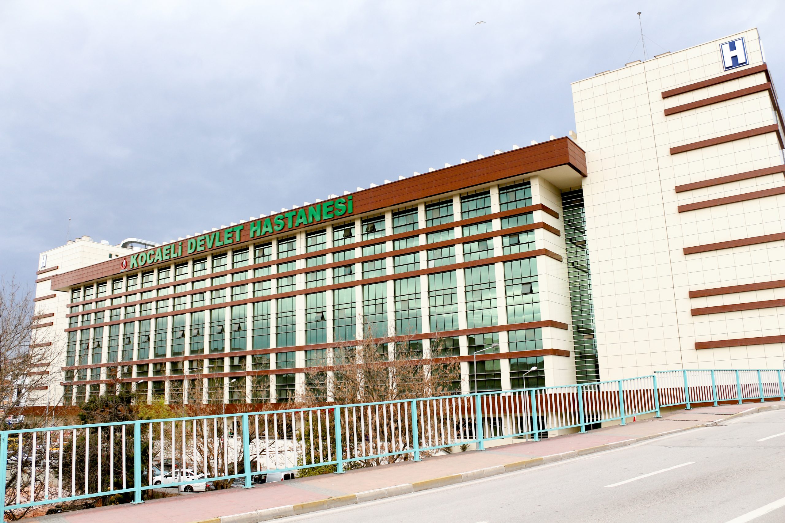 Sağlık Çalışanları Covid-19 Aşısı Olmaya Başladı