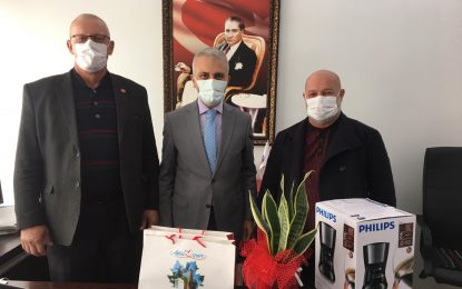 İzmit Belediyesi 14 Mart Tıp Bayramı nedeniyle Türk Sağlık Sen’i ziyareti etti