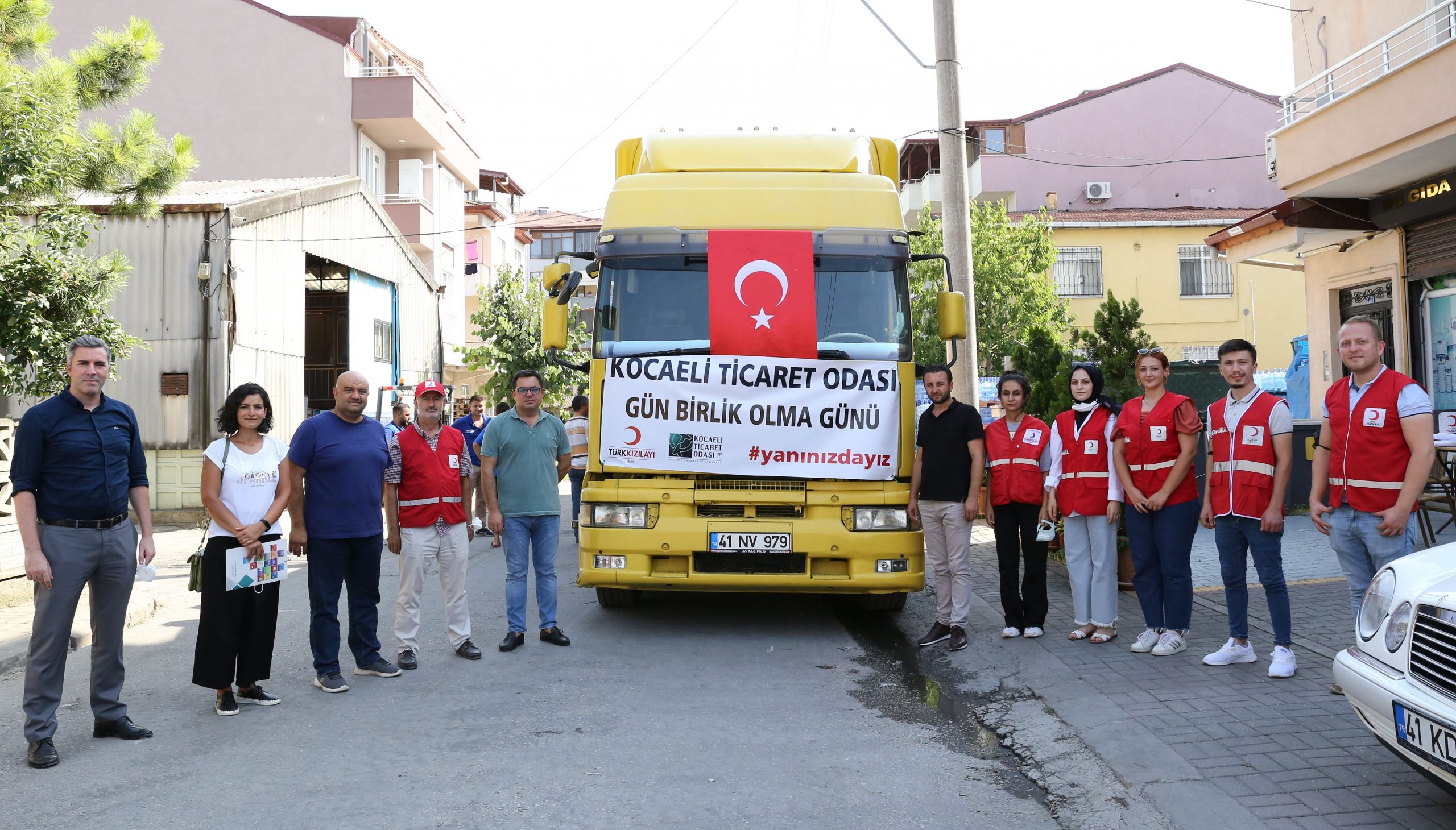 KOTO, yangın bölgelerine 4 yardım tırı gönderdi