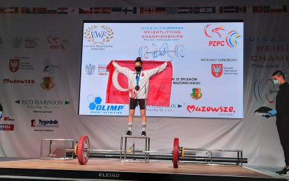 Büyükşehir Kağıtspor’un genç haltercisi Ceren Akarsu Avrupa Şampiyonu oldu