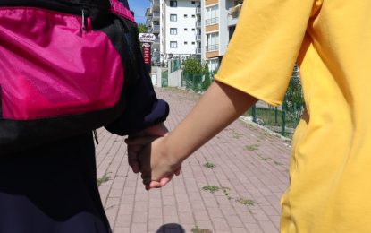 İzmit’te ikamet eden ve doğuştan işitme engelli 2 çocuğu bulunan annenin yardımına Kocaeli Büyükşehir Belediyesi yetişti