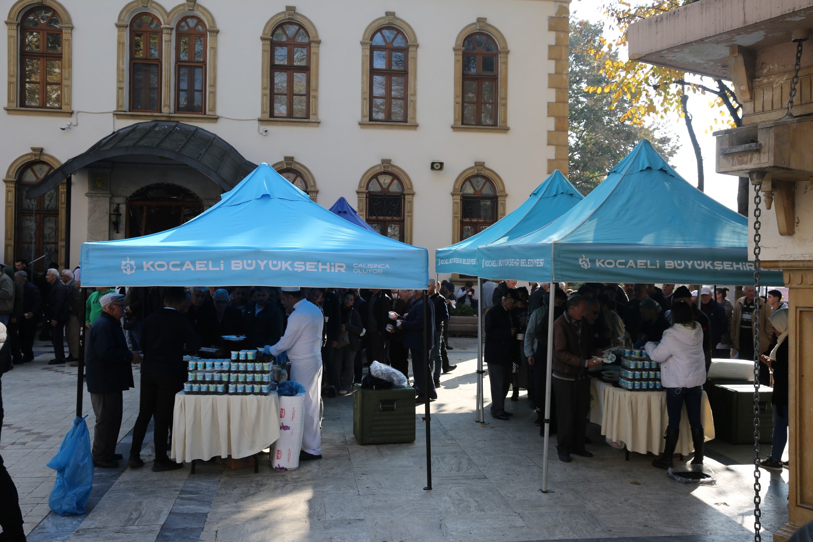 Büyükşehir, Atatürk’ün anısına ikram dağıttı