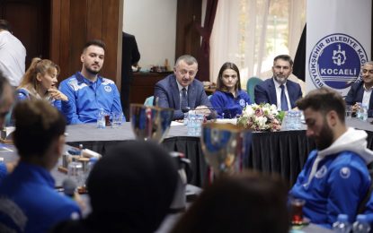 Başkan Büyükakın, Kağıtspor’un  şampiyonları ile buluştu