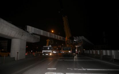 Kuruçeşme tramvay köprüsünün kiriş montajları tamamlanıyor