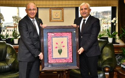 KBB Genel Sekreteri Gündoğdu ve Büyükşehir Kurmayları, Kocaeli Üniversitesi Rektörü Cantürk’ü ziyaret etti