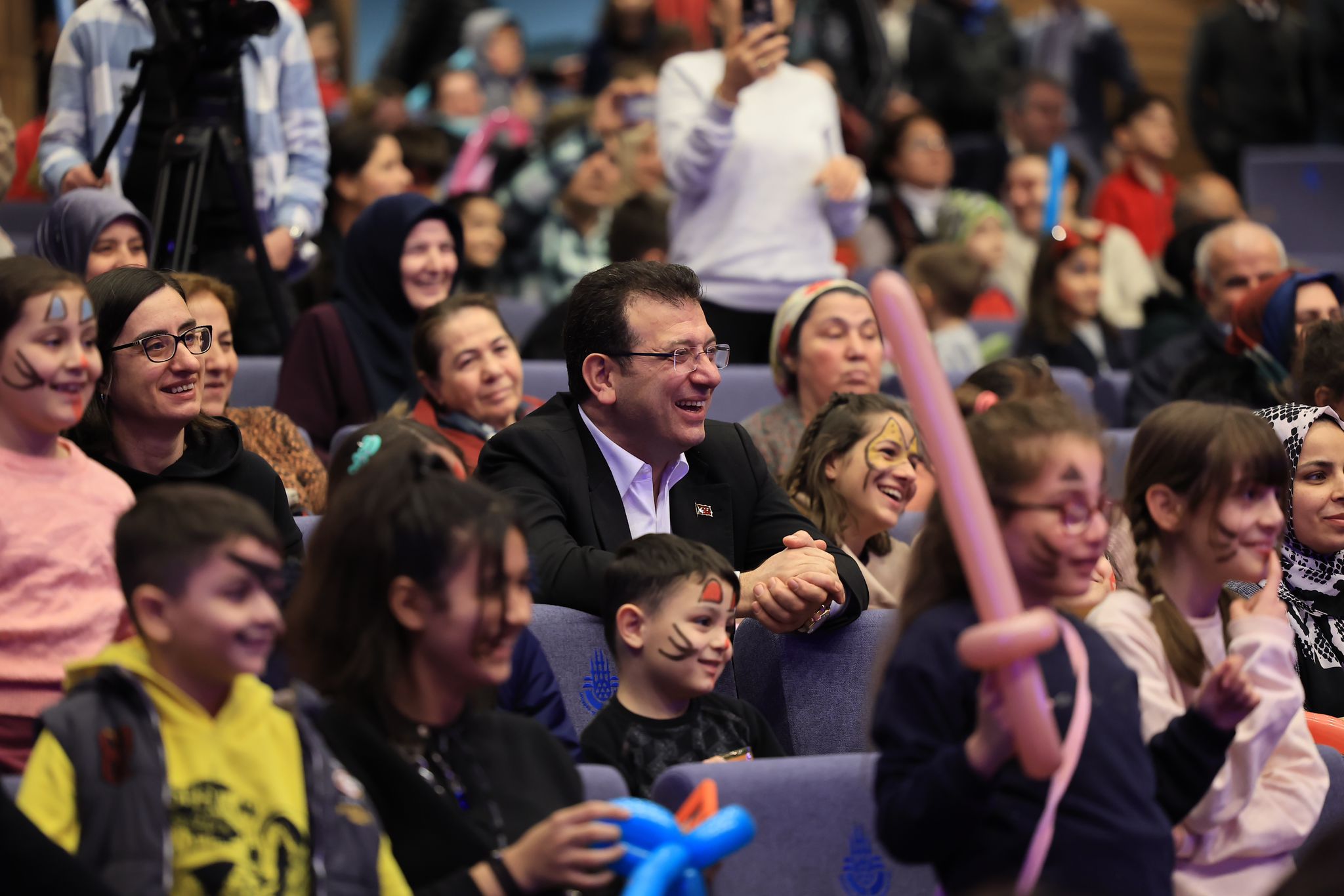 İMAMOĞLU: “ÇOCUKLARIN MUTLU OLDUĞU ÜLKELER DE MUTLU OLUR”