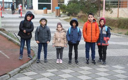 Büyükşehir’in Darıca Balyanoz Eğitim Tesisleri ve Diriliş 3 Hüma Hatun Gençlik Kampı’nda konuk edilen depremzede öğrenciler okula başladı