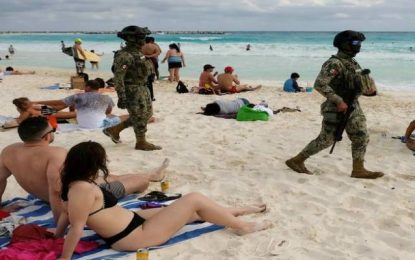Meksika’da turistleri korumak için plaja asker yerleştiriliyor