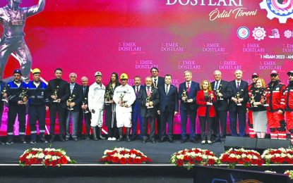 Türk Metal Sendikası’ndan Millî Gazete’ye Emek Dostları ödülü