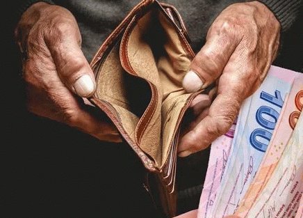 Enflasyon asgari ücretli ve emeklileri vurdu: Maaşlar eridi!