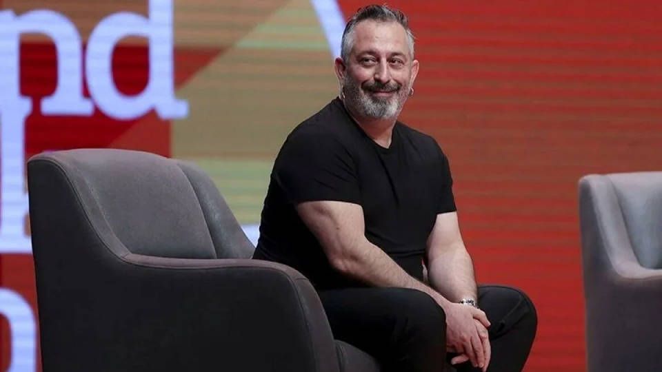 Ünlü sanatçı Cem Yılmaz emekli olduğunu açıklayıp ilk maaşını paylaştı