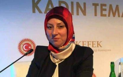 İzmit Belediye Meclisi AK Parti Meclis Üyesi Güzin Taştekin: Fatma Hanım, Kırıkkale’den getirdiği müteahhit kardeşleri, çekilen peşkeşleri unutturmaya çalışıyor