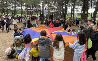 “İzmir’de Alternatif Eğitim Hareketi: Başka Bir Okul Mümkün Kooperatifi 10. Yılını Kutladı!”