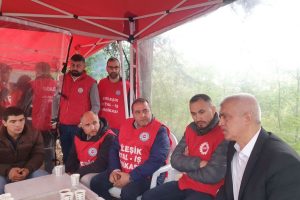 Gergerlioğlu, grevdeki Mersen işçilerinin 1 Mayıs’ını kutladı