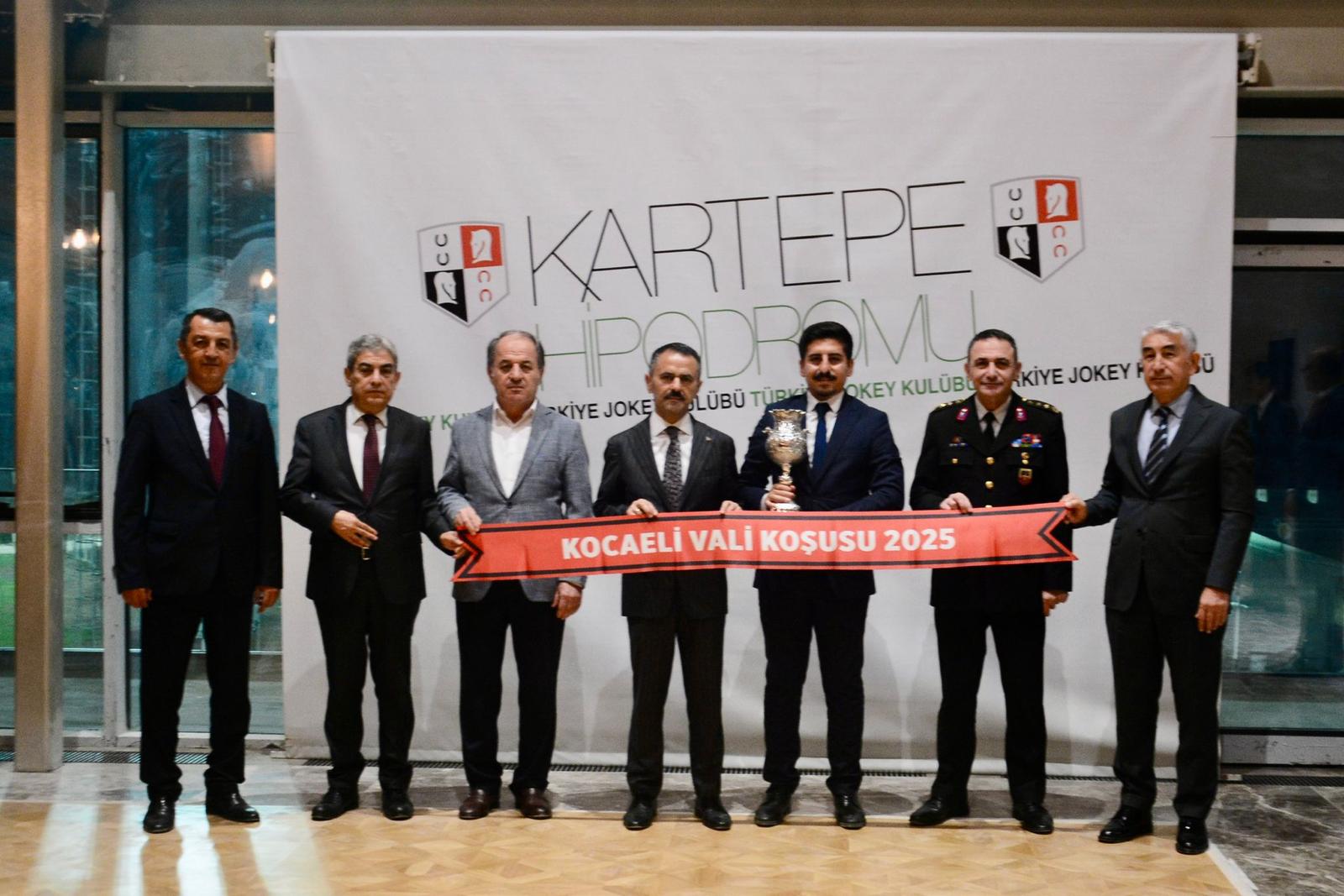 Türkiye Jokey Kulübü Tarafından Düzenlenen Vali Kupası Koşusu, Vali İlhami Aktaş’ın Katılımlarıyla Gerçekleştirildi