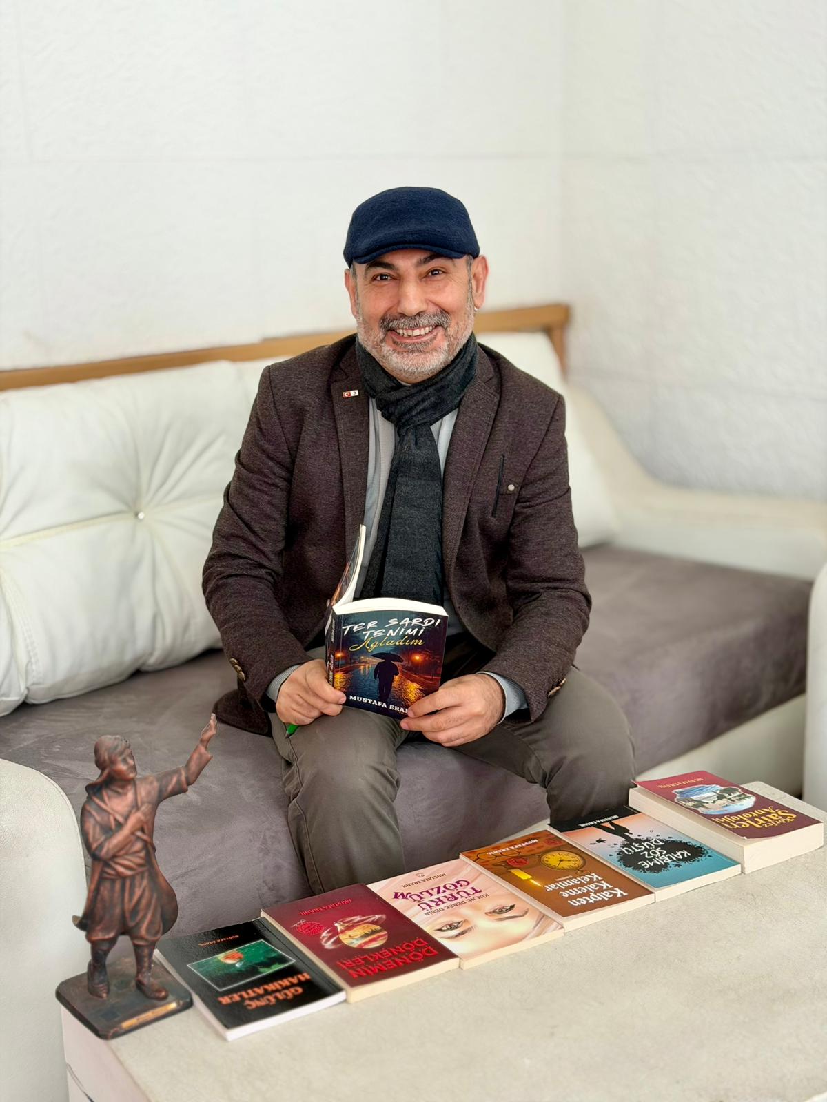 MUSTAFA ERANIL 8. KİTABINI ÇIKARDI