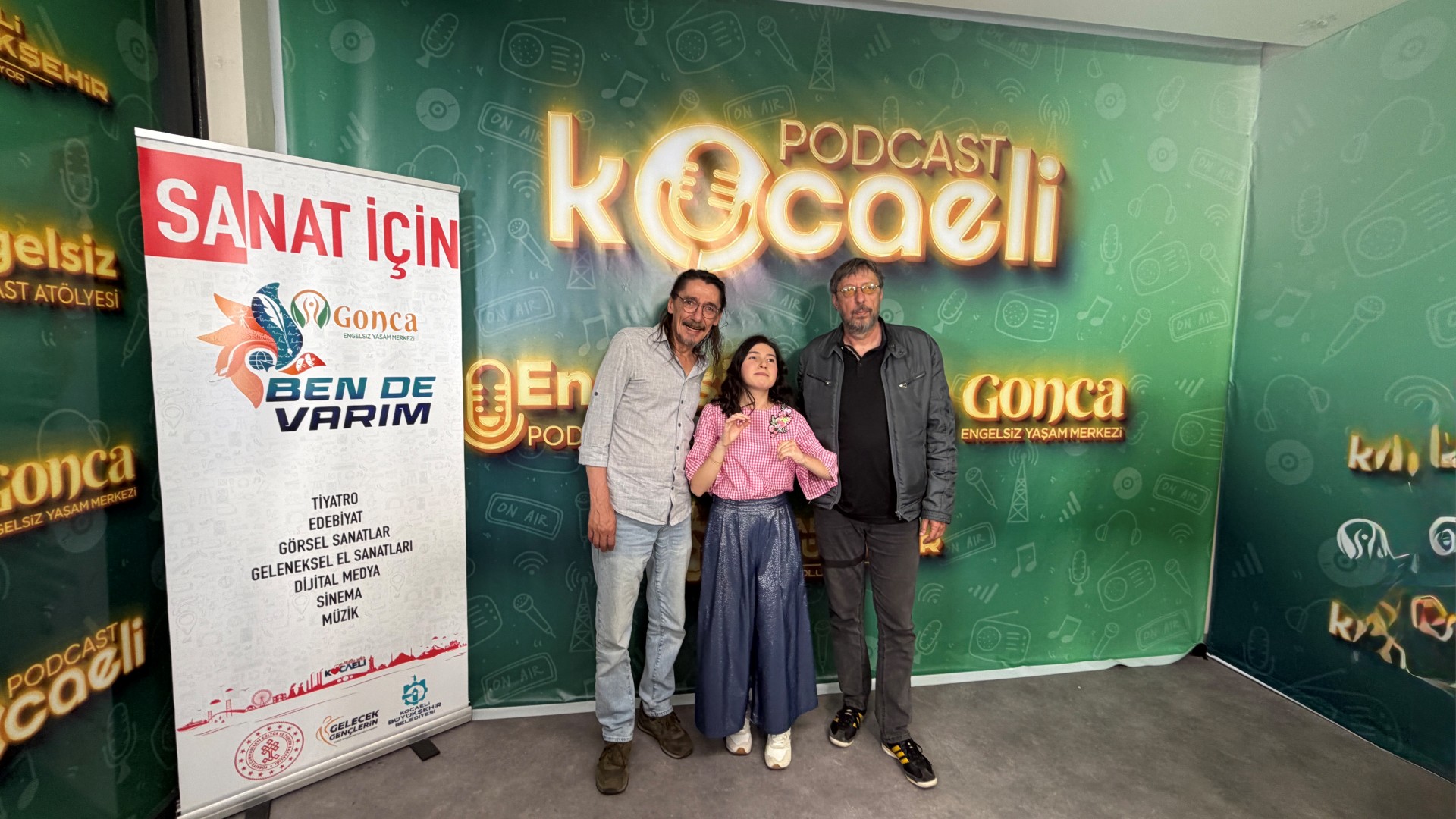 Ünlü oyuncular Gonca’da mikrofon başına geçti; Hakan Boyav: Bu merkez yüreğime kondu