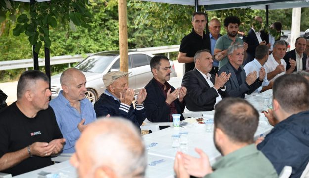 Vali İlhami Aktaş, İzmit Arpalıkihsaniye Mahallesi Mevlid Programına Katıldı
